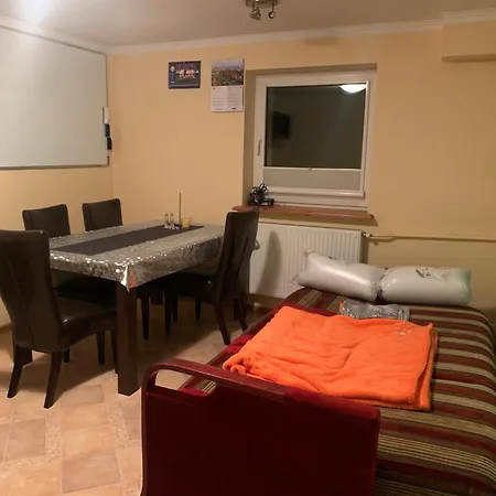 Kwatera Przed Remontem Bez Zlewu W Czesci Kuchennej Lazienka Przed Remontem Homestay