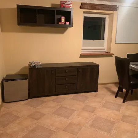Homestay Kwatera Przed Remontem Bez Zlewu W Czesci Kuchennej Lazienka Przed Remontem *