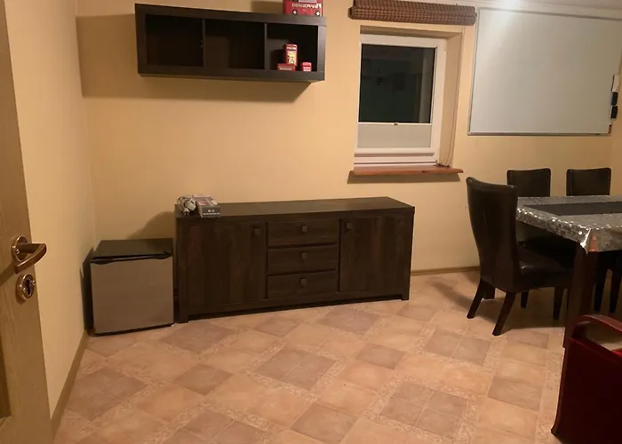 Homestay szállás Kwatera Przed Remontem Bez Zlewu W Czesci Kuchennej Lazienka Przed Remontem *