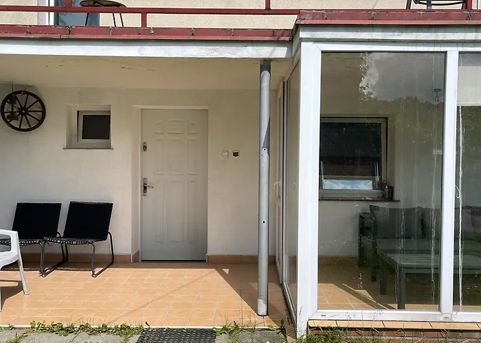 Kwatera Przed Remontem Bez Zlewu W Czesci Kuchennej Lazienka Przed Remontem * Gdynia