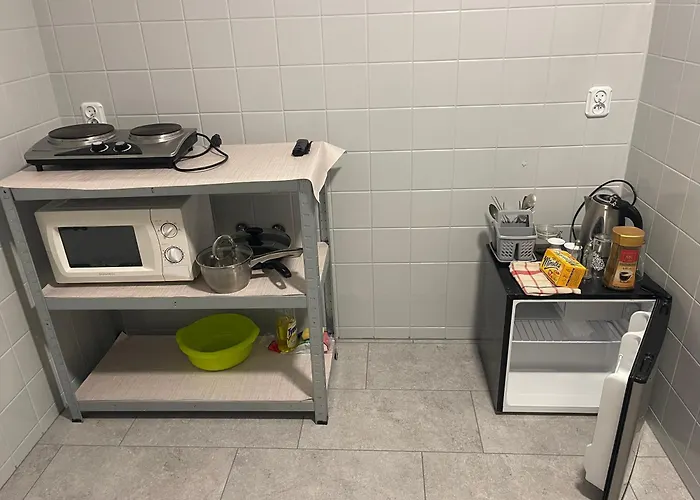 Kwatera Przed Remontem Bez Zlewu W Czesci Kuchennej Lazienka Przed Remontem